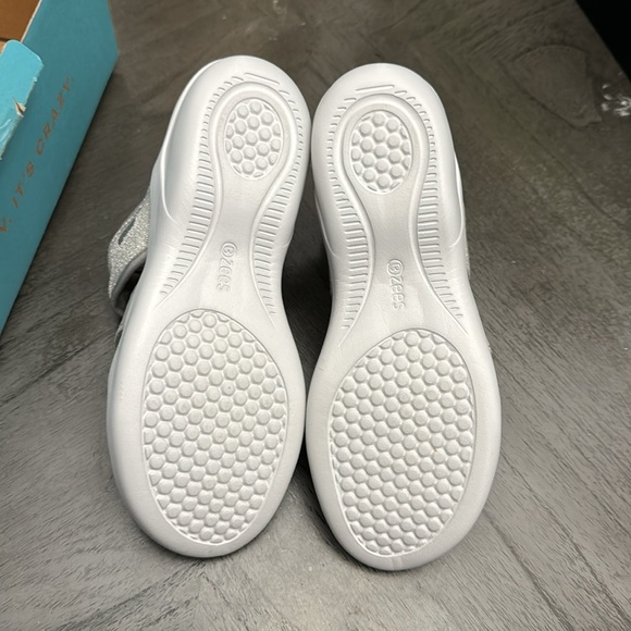 Bzees Call Me Sandal - Picture 3 of 6